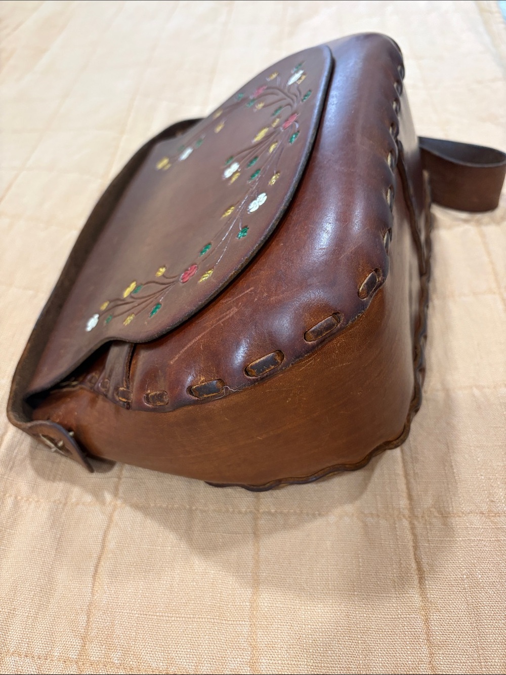 Vintage 70s Hand Tooled Leather Saddle Bag Painted Floral Whipstitch Boho - Picture 11 of 14